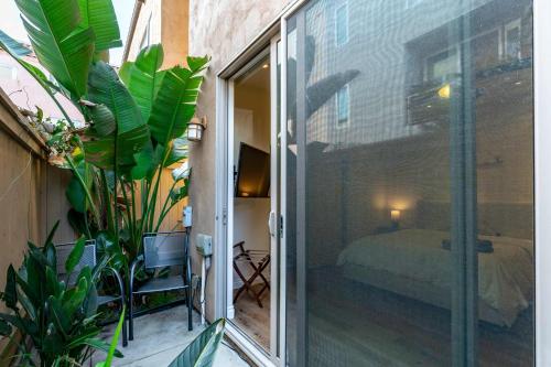 The San Diego Studio - Free Parking in San Diego, USA