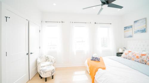 Stylish 4BR 4BA Rooftop Deck & Private Parking! Stylish 4BR 4BA Rooftop Deck & Private Parking!