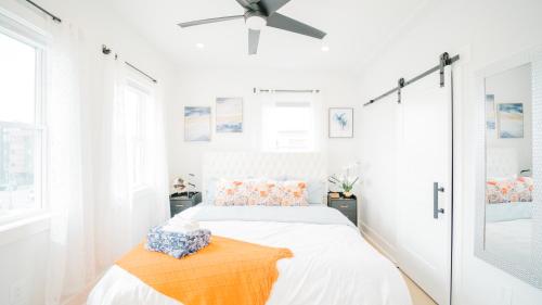 Stylish 4BR 4BA Rooftop Deck & Private Parking! Stylish 4BR 4BA Rooftop Deck & Private Parking!