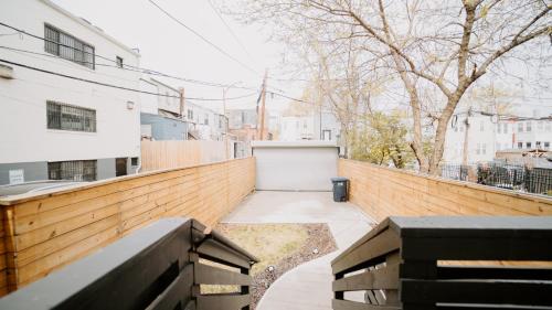 Stylish 4BR 4BA Rooftop Deck & Private Parking! Stylish 4BR 4BA Rooftop Deck & Private Parking!