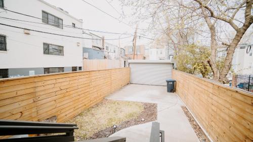 Stylish 4BR 4BA Rooftop Deck & Private Parking! Stylish 4BR 4BA Rooftop Deck & Private Parking!