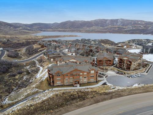 Ideal Condo 2 Minute Drive to Deer Valley's Lift Ideal Condo 2 Minute Drive to Deer Valley's Lift