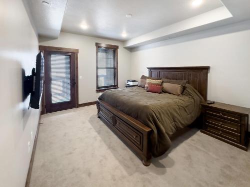 Ideal Condo 2 Minute Drive to Deer Valley's Lift Ideal Condo 2 Minute Drive to Deer Valley's Lift