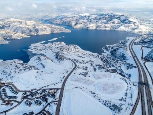 Ideal Condo 2 Minute Drive to Deer Valley's Lift Ideal Condo 2 Minute Drive to Deer Valley's Lift