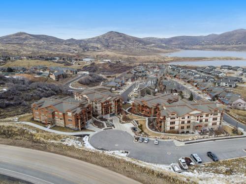 Ideal Condo 2 Minute Drive to Deer Valley's Lift Ideal Condo 2 Minute Drive to Deer Valley's Lift