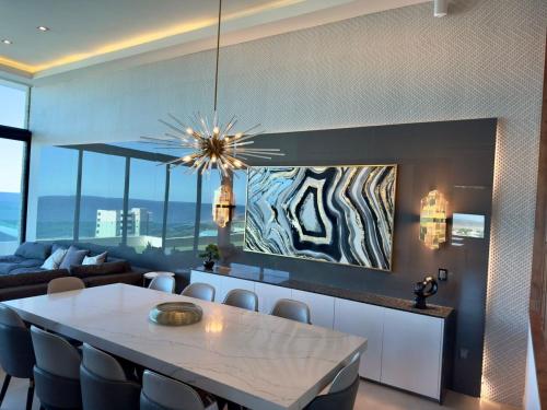 Shangri-LA luxury Mansion, Heated Pool in เอล ปวยร์โต