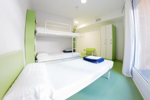 Sant Jordi Hostels Sagrada Familia - image 6