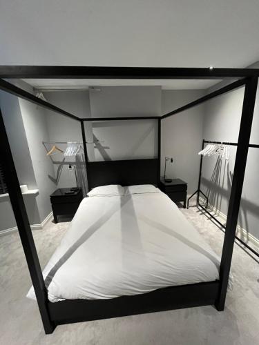 affordable rooms in modern home - Sidcup
