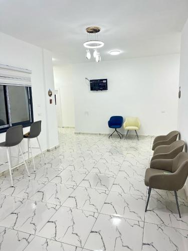 Shared lounge/TV area, Steele honey in Jericho