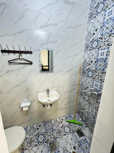 Shower, Steele honey in Jericho