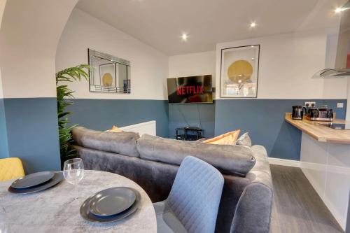 บริการและสิ่งอำนวยความสะดวก, #Stylish #Exceptional 4 bed house, free parking, close to KFC, McDonalds, Aldi and ASDA in วูดเฮาส์