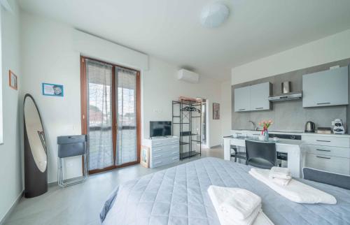 Einstein - Modern Apartment with Balcony, Somma Lombardo (fotografie 9)