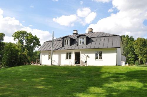 Södraflügel historisches Anwesen (Sodraflugel historisches Anwesen) in Tidan