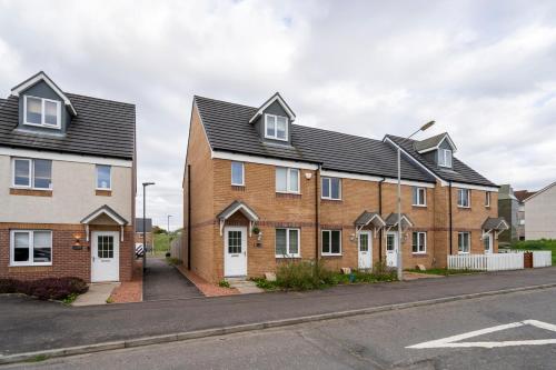 Superb 3 Bed Home Away from Home in Glasgow, just off M8 with free parking gîte à louer Best Western Garfield House