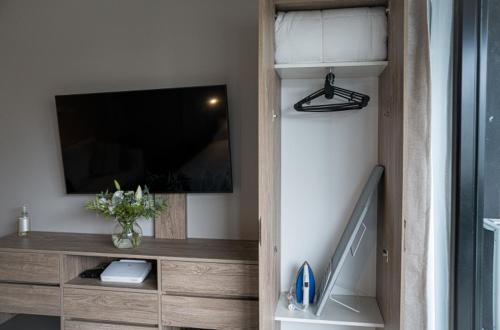 One-Bedroom Apartment image 1