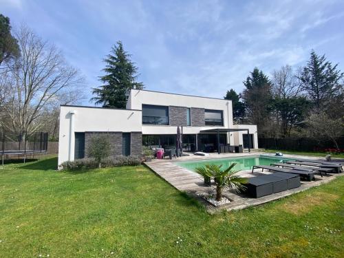 Architect-designed house in Bordeaux Architect-designed house in Bordeaux