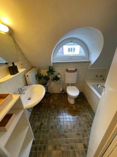 Quiet Center Apartment - 10 min to Center & Oktoberfest - Free Parking - near Nymphenburg Palace & Botanical garden, Мюнхен (фото 7)
