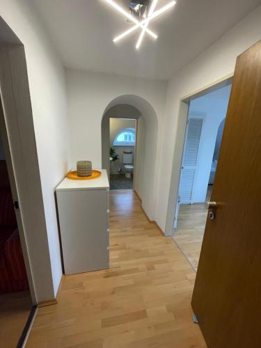 Quiet Center Apartment - 10 min to Center & Oktoberfest - Free Parking - near Nymphenburg Palace & Botanical garden, Мюнхен (фото 8)
