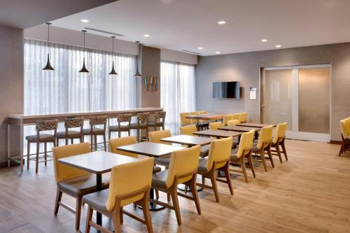 TownePlace Suites by Marriott Los Angeles LAX/Hawthorne - image 4