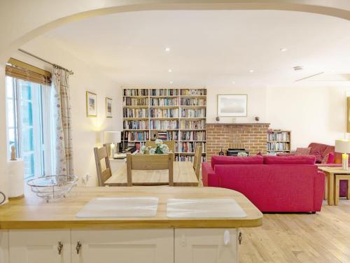 Brewery Cottage Chichester - image 2