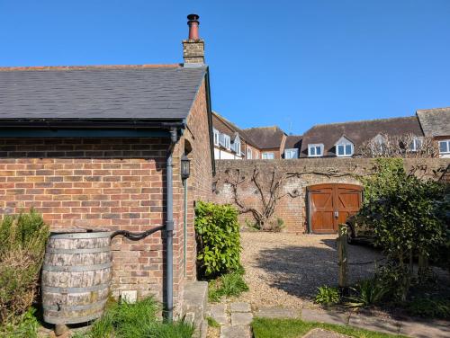Brewery Cottage Chichester - main image