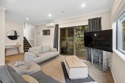 Näkymä ulkoa, Urban Sanctuary - Johnsonville Holiday Home in North Wellington