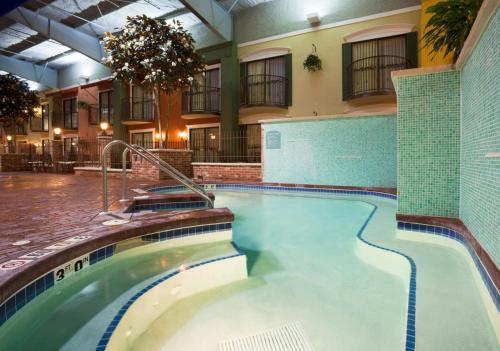 Swimming pool, Holiday Inn Hotel & Suites Minneapolis-Lakeville By IHG in Lakeville (MN)