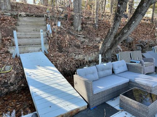 Room in Lake Home - 2BR 1BA Kitchenette in กรีนิช (คอนเนตติคัต)