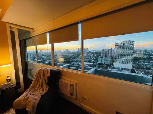 Greenhills 1BR Lower Penthouse w Panoramic View in San Juan