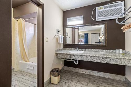 Economy Inn Barstow - image 3