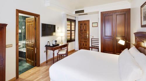Hesperia Granada - image 4