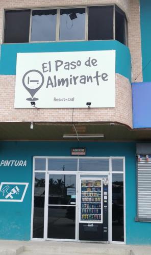 Bejárat, El Paso de Almirante in Isla San Cristobal