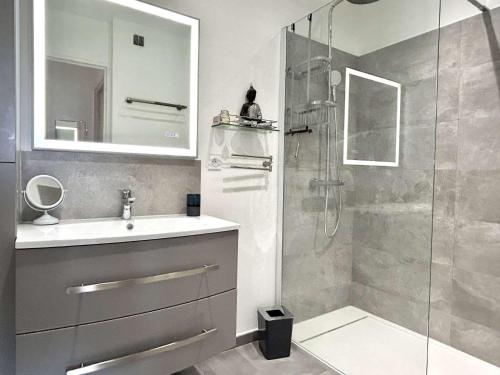 Appartement 3 pieces a Frejus avec piscine partagee, pres du centre - FR-1-226A-205 near Physalis Patisserie Boulangerie