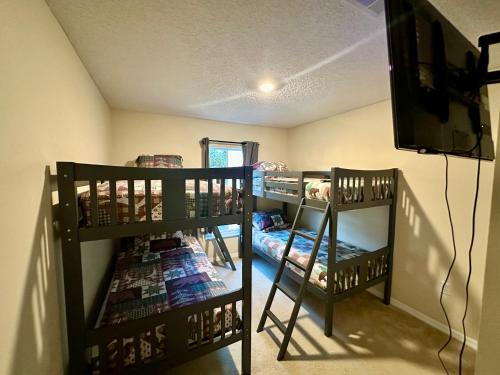 Three-Bedroom Apartment image 8