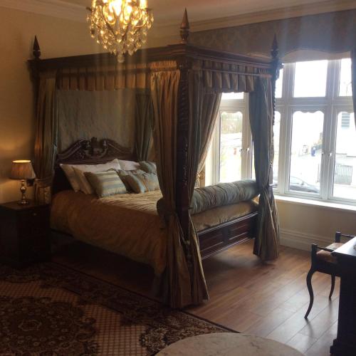 St Columbs House - image 11