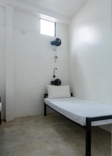 Sip Sunset Hostel and Lounge Room Type - Economy Twin Room