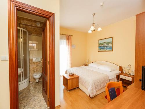 阿德里亞酒店 (Hotel Adria) in 加廸納