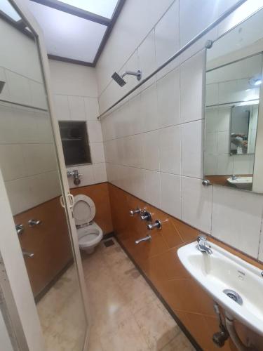 Hotel sharda – Bombay/ Mumbai, KY