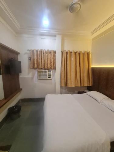 Hotel sharda – Bombay/ Mumbai, KY