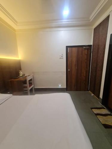Hotel sharda – Bombay/ Mumbai, KY