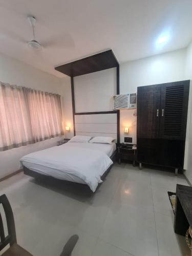 Hotel sharda – Bombay/ Mumbai, KY