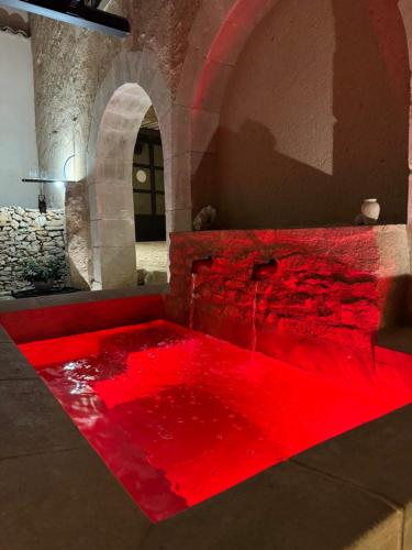 Atlantes de Saint Saturnin in Saint-Saturnin-les-Apt