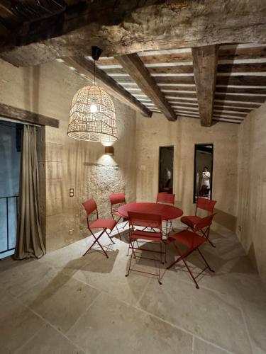 Atlantes de Saint Saturnin in Saint-Saturnin-les-Apt