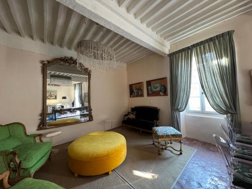 Atlantes de Saint Saturnin in Saint-Saturnin-les-Apt