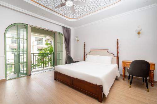 Villa with Garden View image 1