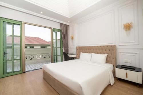 Villa with Garden View image 7