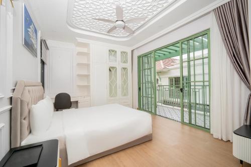 Villa with Garden View image 8