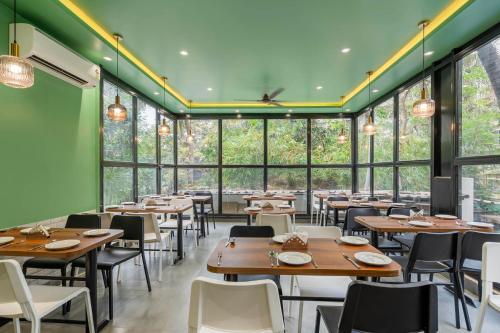 Restaurant, asar Elite by Orion Hotels in Juhu Beach