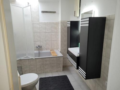 Bathroom, FeWo Landkirchen 2 in Landkirchen