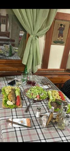 Къща за гости Динас in Zmeitsa